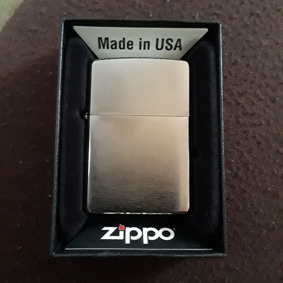 Classic Brushed Chrome Zippo Lighter Silver Windproof Satin 200-017296 67108R - Picture 8 of 9